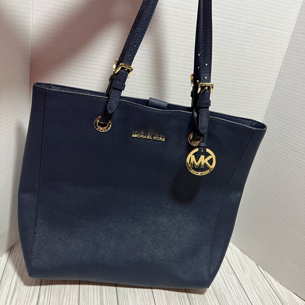 Michael Kors Bag Jet Set Travel Tote                     Color: Navy Blue large - Picture 4 of 9